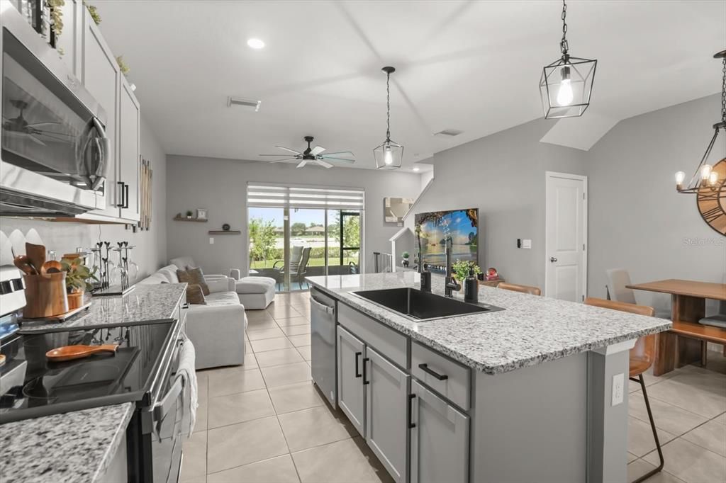 For Sale: $320,000 (3 beds, 2 baths, 1707 Square Feet)