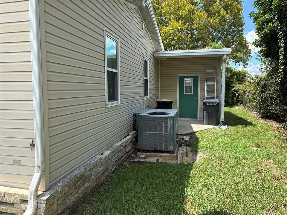 For Sale: $175,000 (2 beds, 2 baths, 1340 Square Feet)