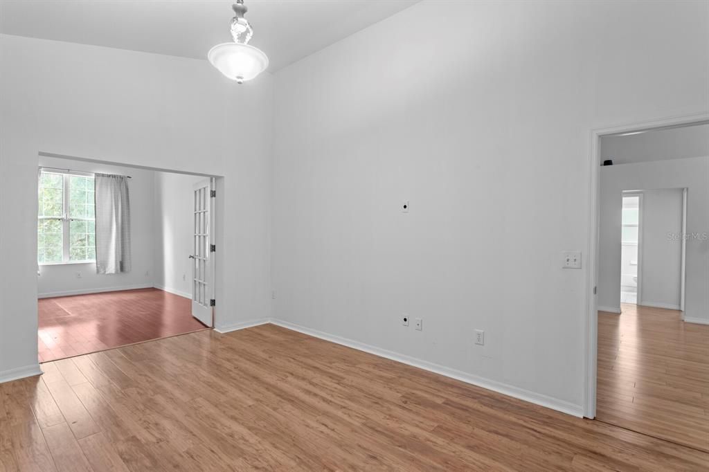 En Venta: $610,000 (5 camas, 2 baños, 2342 Pies cuadrados)