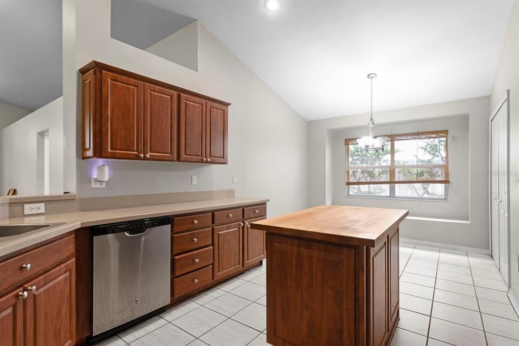 En Venta: $610,000 (5 camas, 2 baños, 2342 Pies cuadrados)