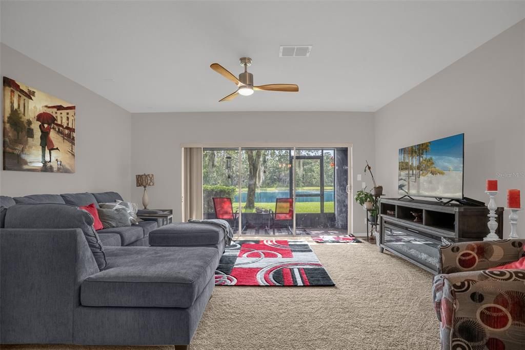 For Sale: $275,000 (2 beds, 2 baths, 1304 Square Feet)