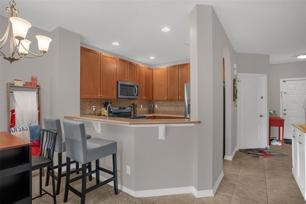 For Sale: $275,000 (2 beds, 2 baths, 1304 Square Feet)