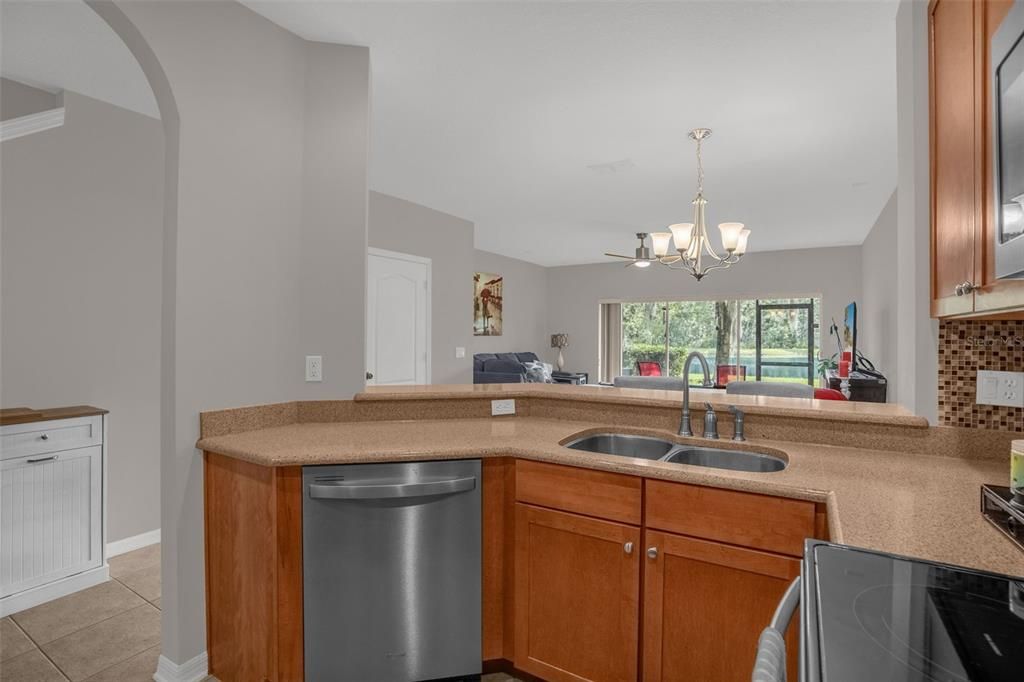 For Sale: $275,000 (2 beds, 2 baths, 1304 Square Feet)