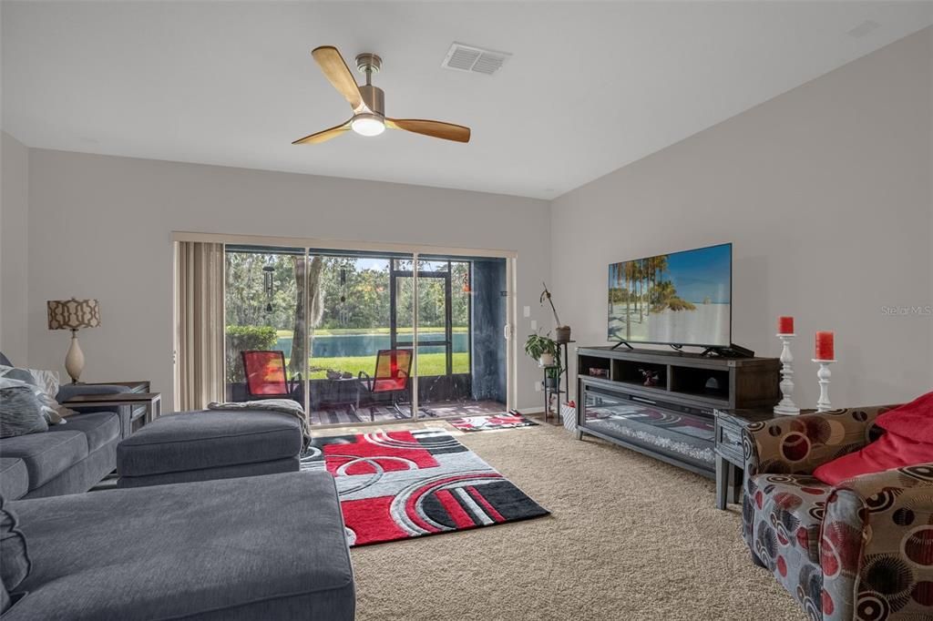 For Sale: $275,000 (2 beds, 2 baths, 1304 Square Feet)