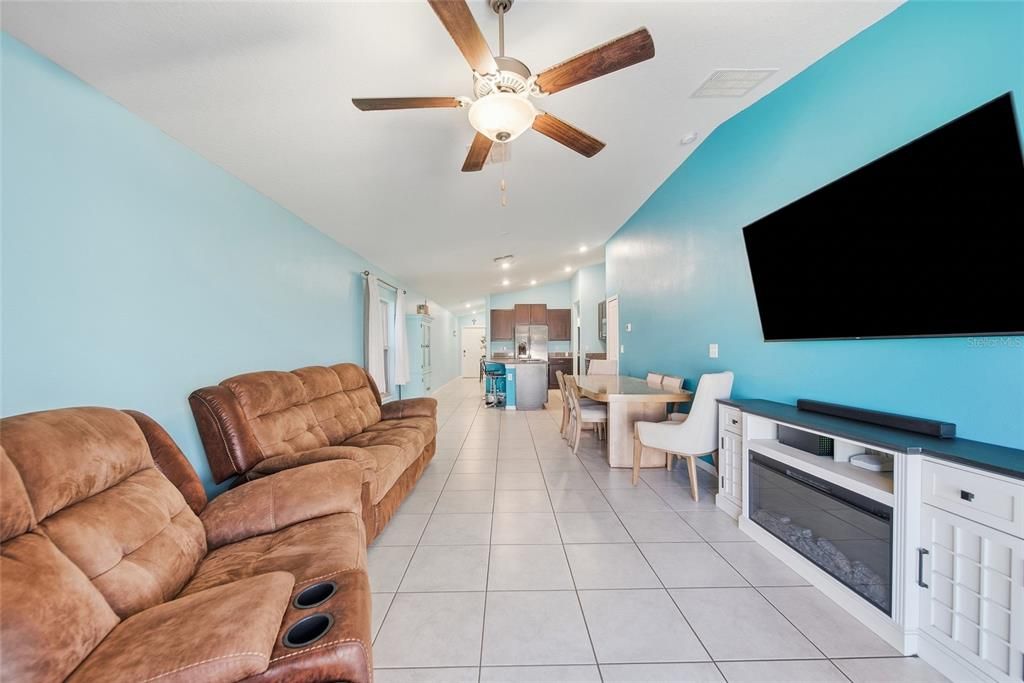 For Sale: $299,000 (3 beds, 2 baths, 1451 Square Feet)