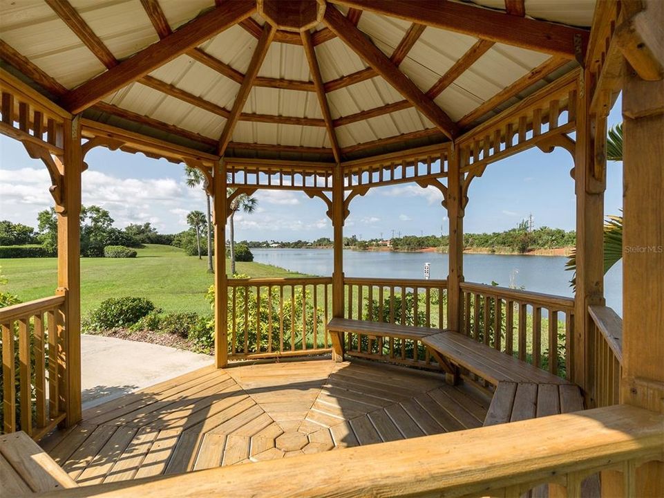 For Sale: $319,000 (2 beds, 2 baths, 1567 Square Feet)