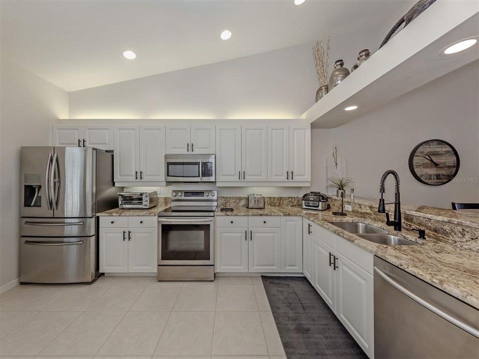 For Sale: $319,000 (2 beds, 2 baths, 1567 Square Feet)
