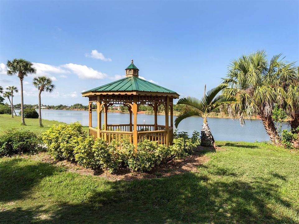 For Sale: $319,000 (2 beds, 2 baths, 1567 Square Feet)