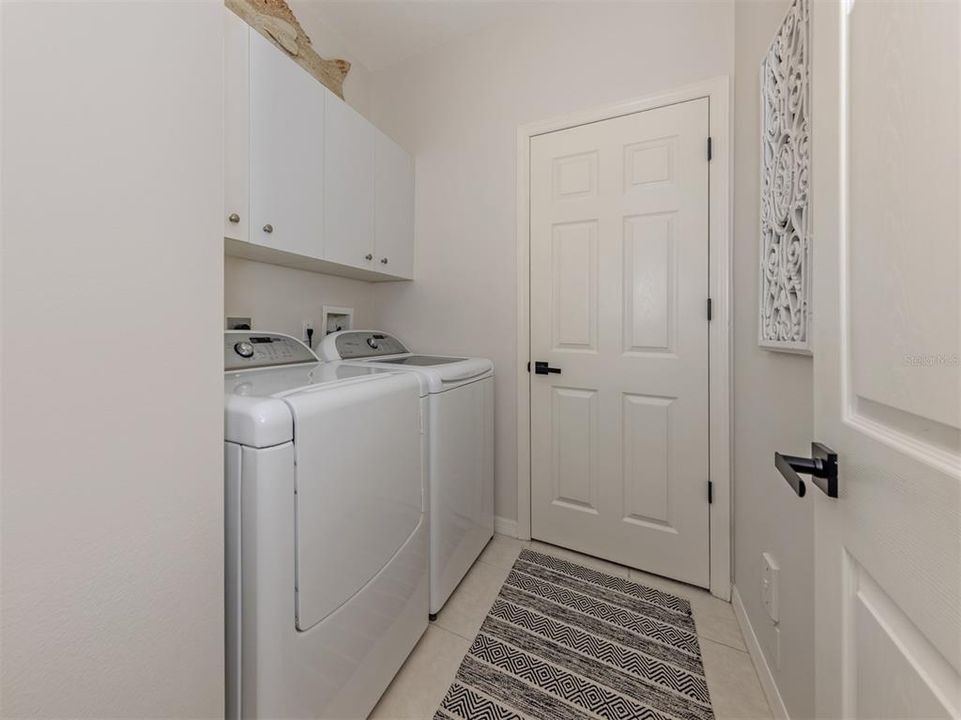 For Sale: $319,000 (2 beds, 2 baths, 1567 Square Feet)