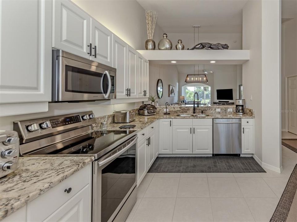For Sale: $319,000 (2 beds, 2 baths, 1567 Square Feet)