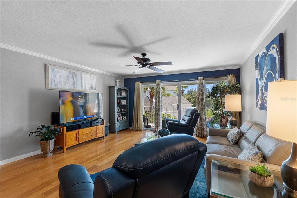 En Venta: $447,000 (4 camas, 4 baños, 2174 Pies cuadrados)