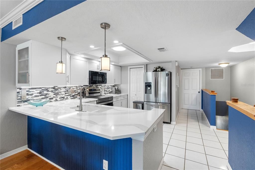 En Venta: $447,000 (4 camas, 4 baños, 2174 Pies cuadrados)