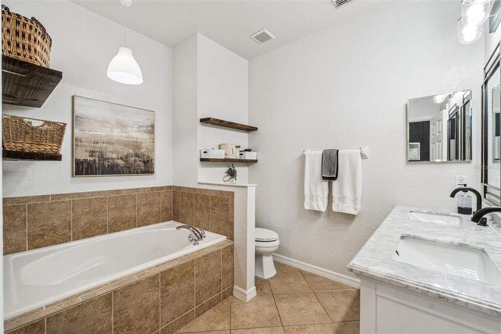 For Sale: $537,000 (4 beds, 2 baths, 2064 Square Feet)