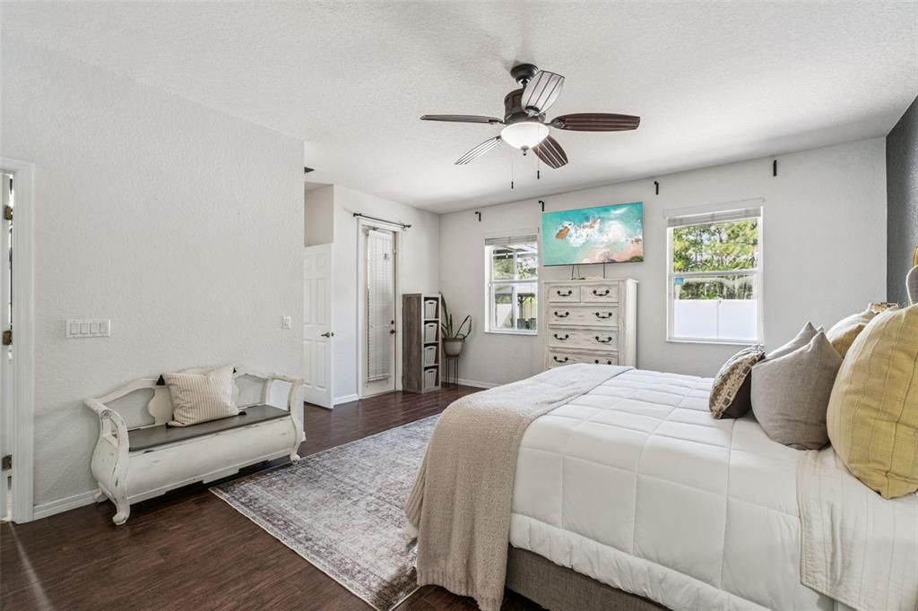 For Sale: $537,000 (4 beds, 2 baths, 2064 Square Feet)