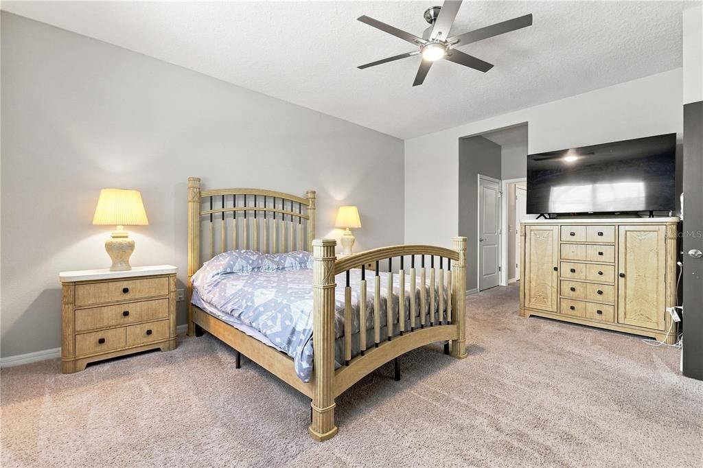 For Sale: $499,000 (4 beds, 2 baths, 2034 Square Feet)