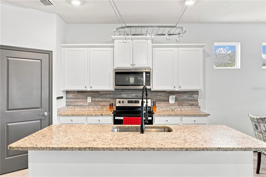 For Sale: $499,000 (4 beds, 2 baths, 2034 Square Feet)