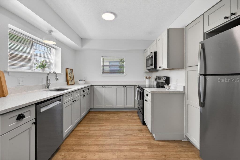 For Sale: $519,000 (3 beds, 2 baths, 1079 Square Feet)