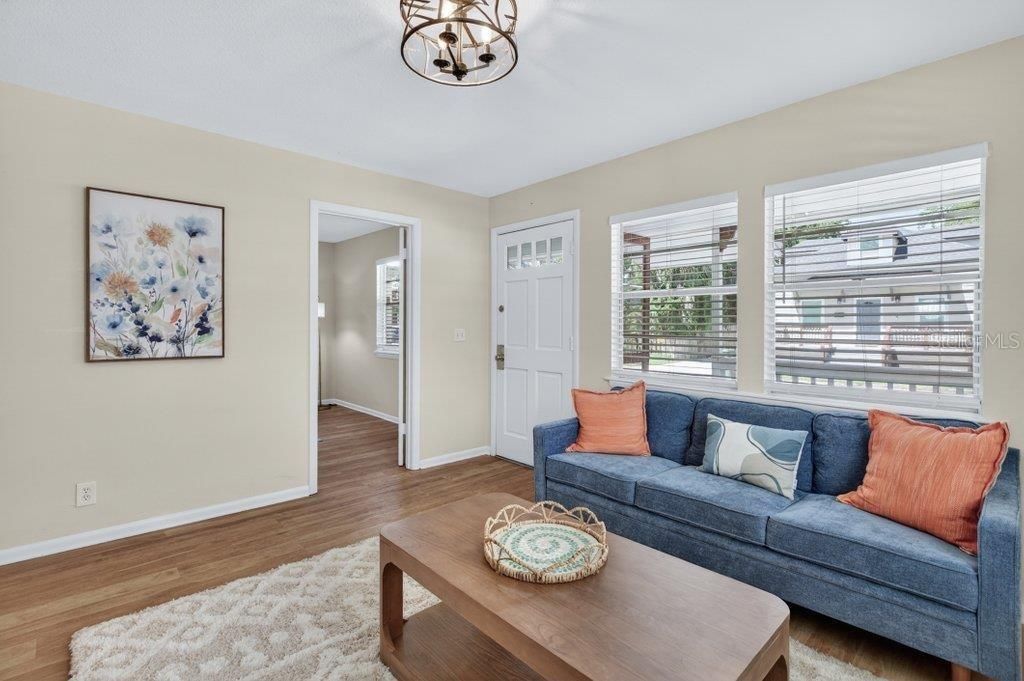 For Sale: $519,000 (3 beds, 2 baths, 1079 Square Feet)