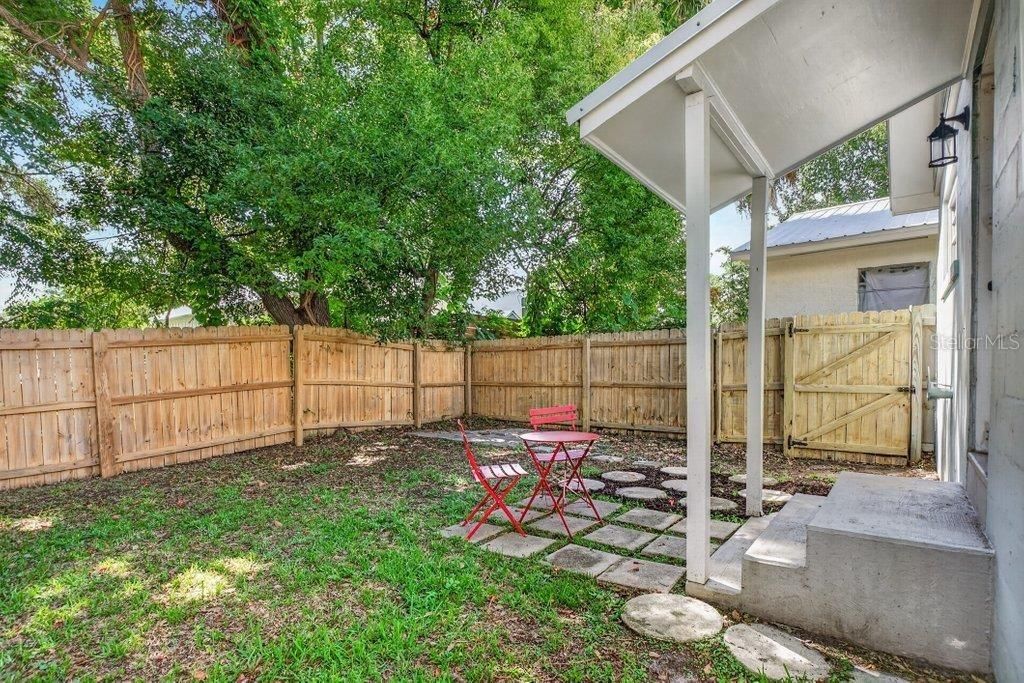 For Sale: $519,000 (3 beds, 2 baths, 1079 Square Feet)