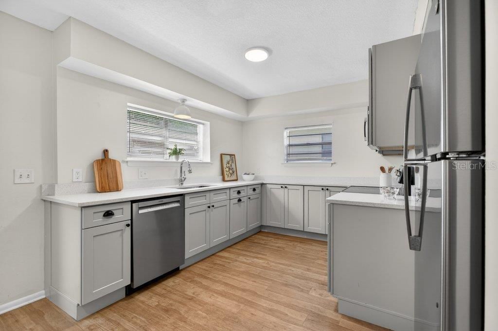For Sale: $519,000 (3 beds, 2 baths, 1079 Square Feet)