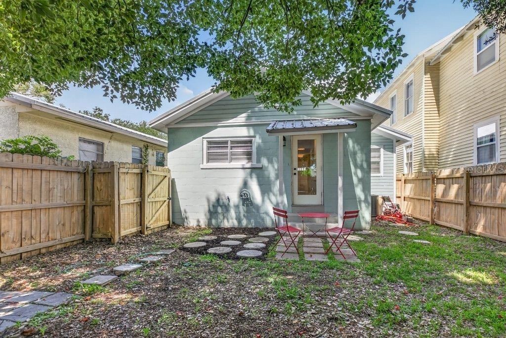 For Sale: $519,000 (3 beds, 2 baths, 1079 Square Feet)