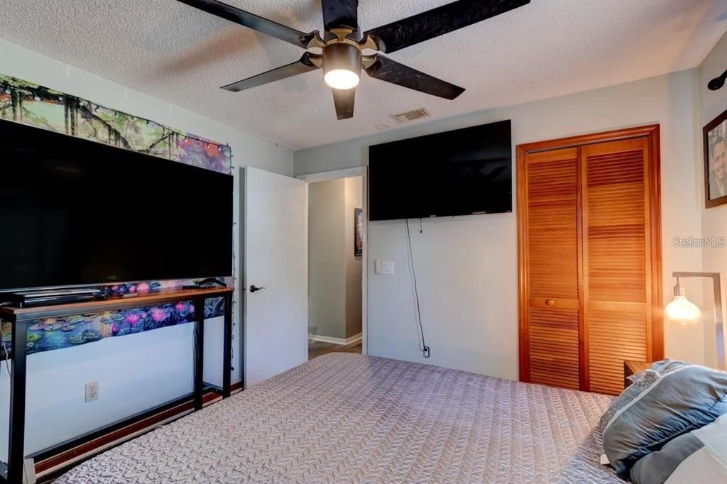 For Sale: $379,000 (3 beds, 2 baths, 1613 Square Feet)