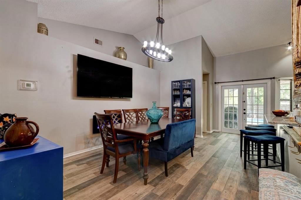 For Sale: $379,000 (3 beds, 2 baths, 1613 Square Feet)