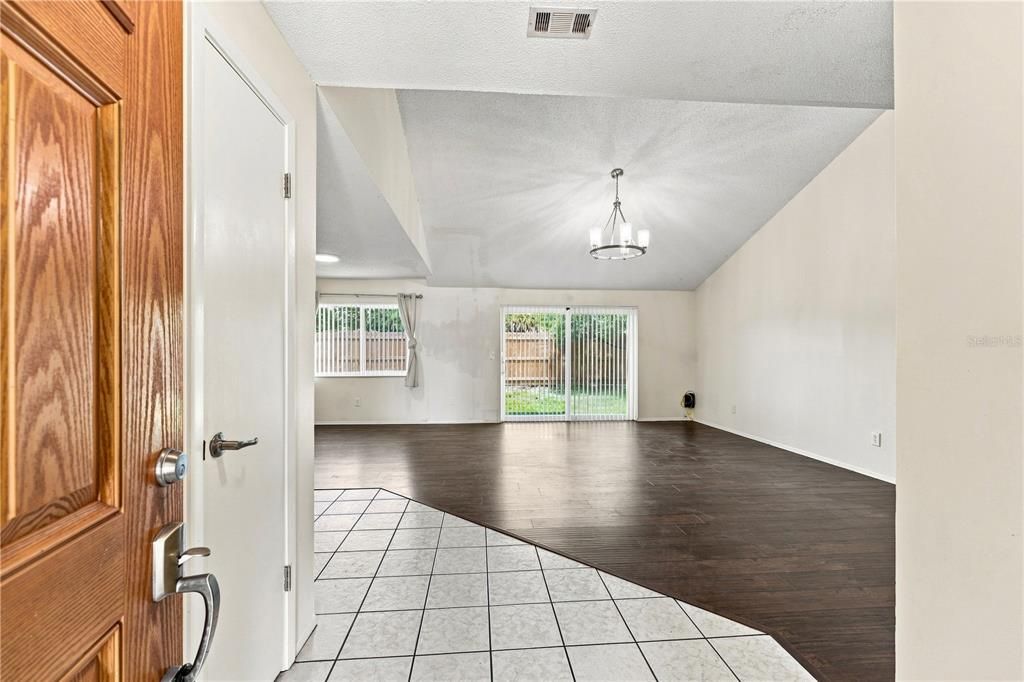 : $369,900 (4 camas, 2 baños, 1478 Pies cuadrados)