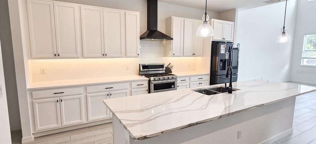 For Rent: $4,500 (5 beds, 4 baths, 3258 Square Feet)