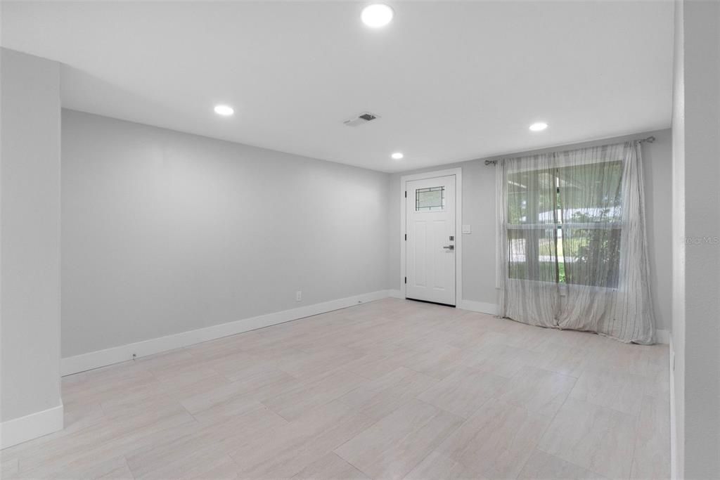 En Venta: $389,990 (3 camas, 2 baños, 903 Pies cuadrados)