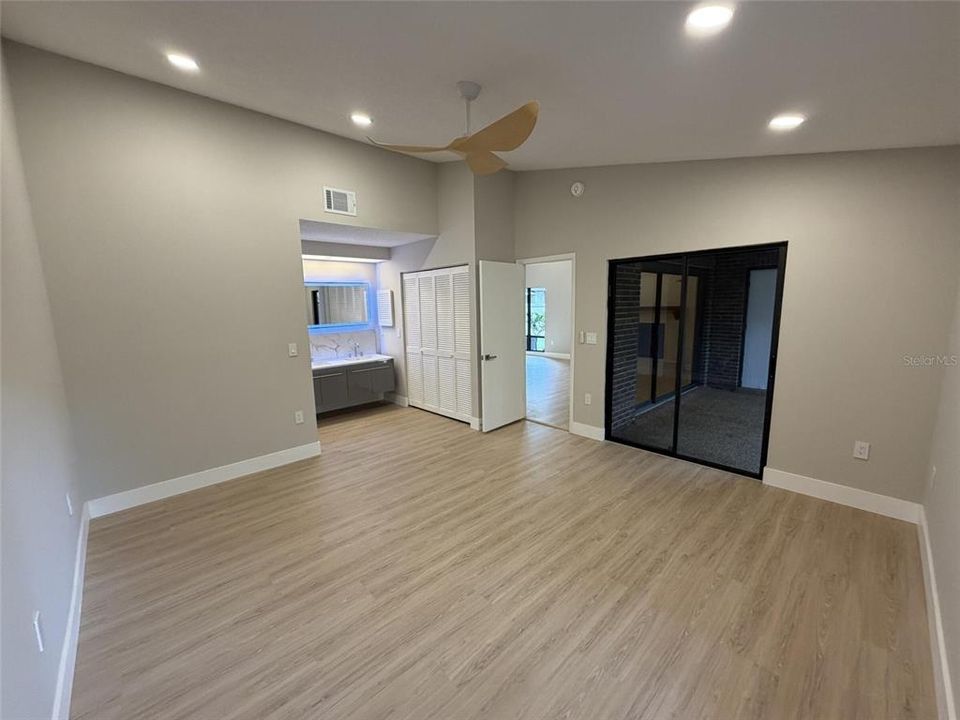 На продажу: $265,000 (2 спален, 2 ванн, 1221 Квадратных фут)