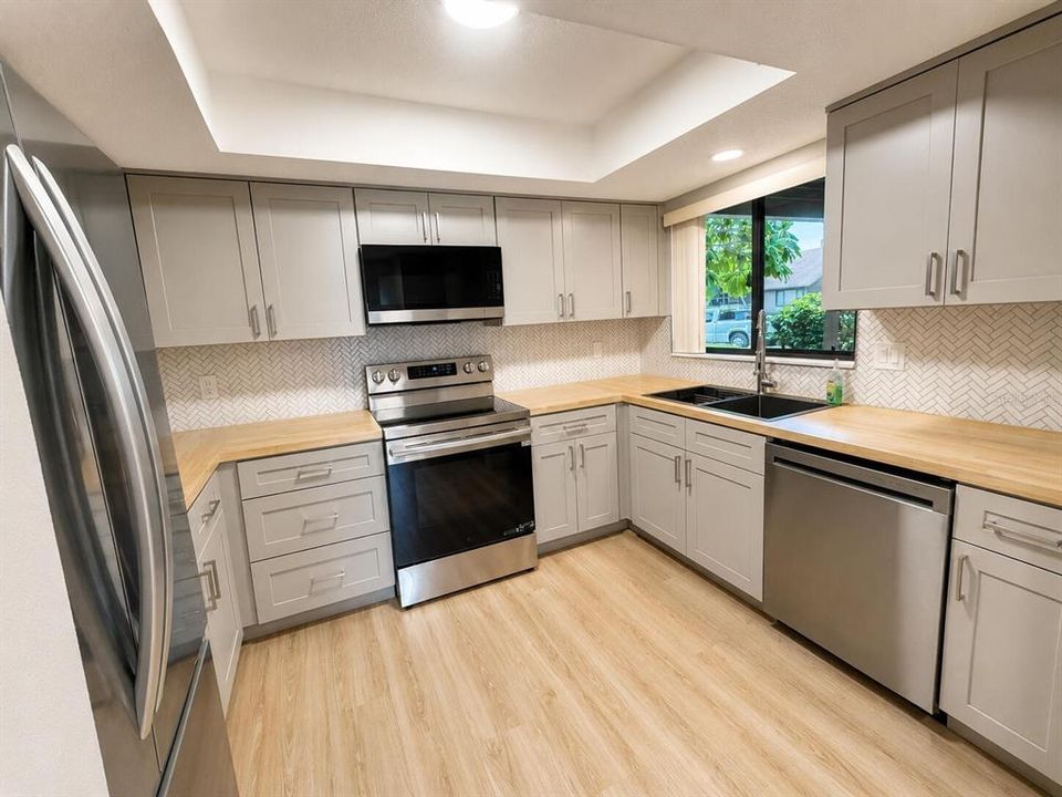 На продажу: $265,000 (2 спален, 2 ванн, 1221 Квадратных фут)