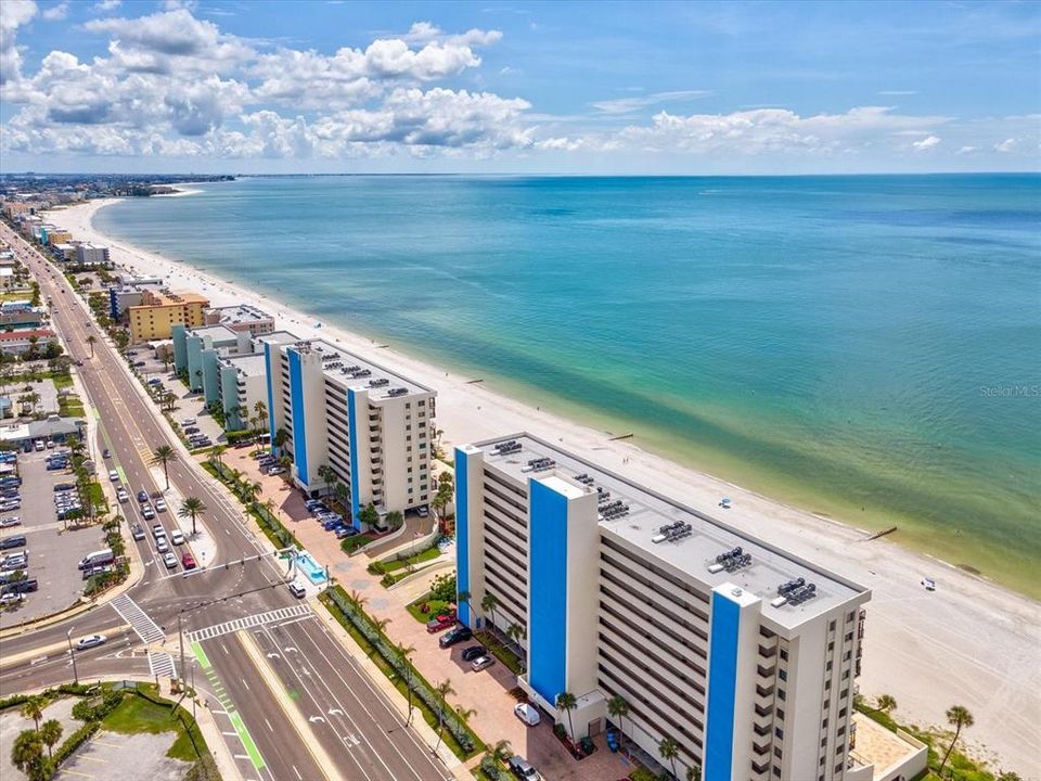 For Sale: $920,000 (2 beds, 2 baths, 1225 Square Feet)