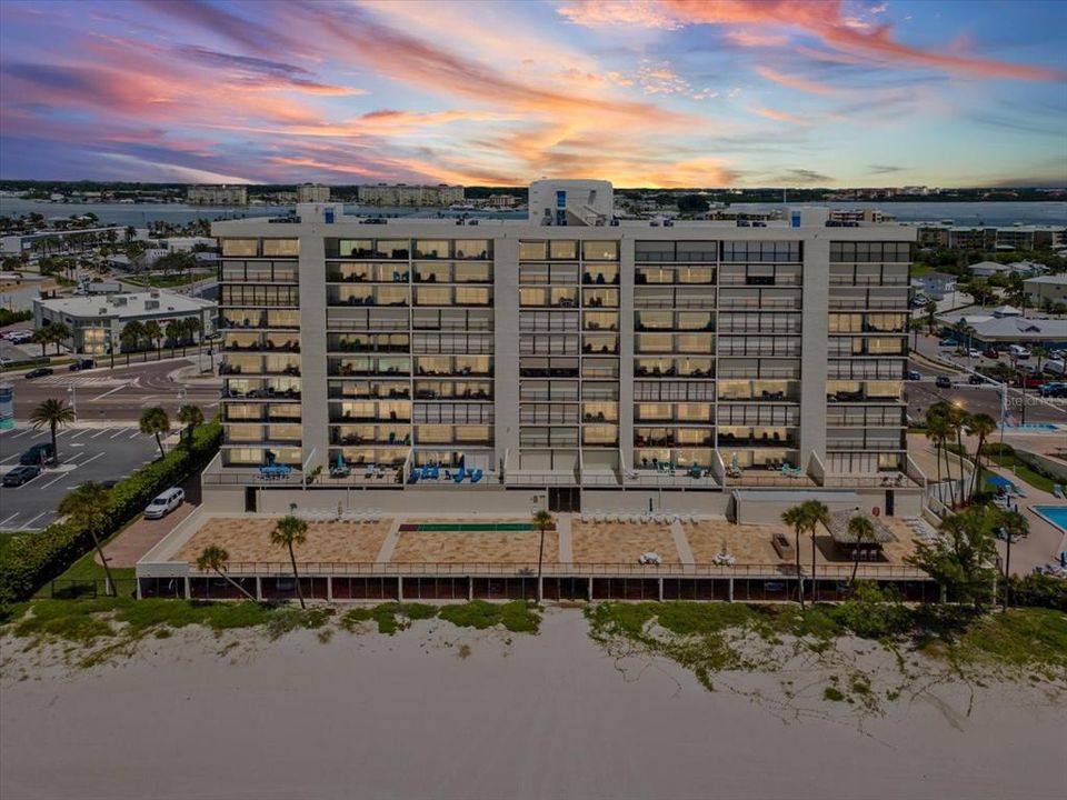 For Sale: $920,000 (2 beds, 2 baths, 1225 Square Feet)