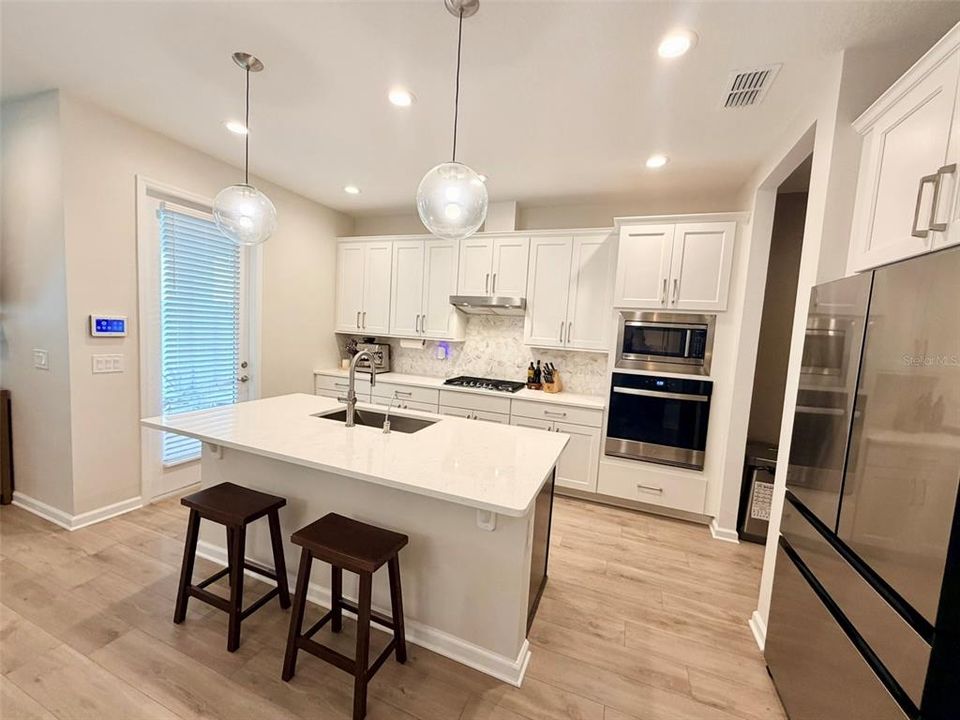 For Rent: $2,595 (3 beds, 2 baths, 2062 Square Feet)