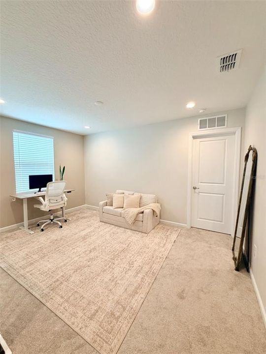 For Rent: $2,595 (3 beds, 2 baths, 2062 Square Feet)