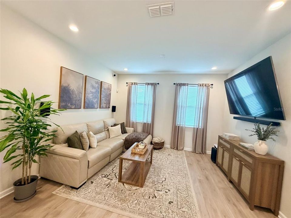For Rent: $2,595 (3 beds, 2 baths, 2062 Square Feet)