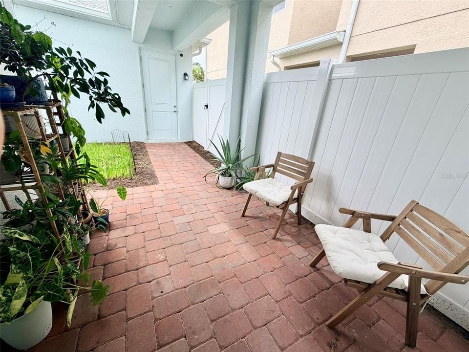 For Rent: $2,595 (3 beds, 2 baths, 2062 Square Feet)