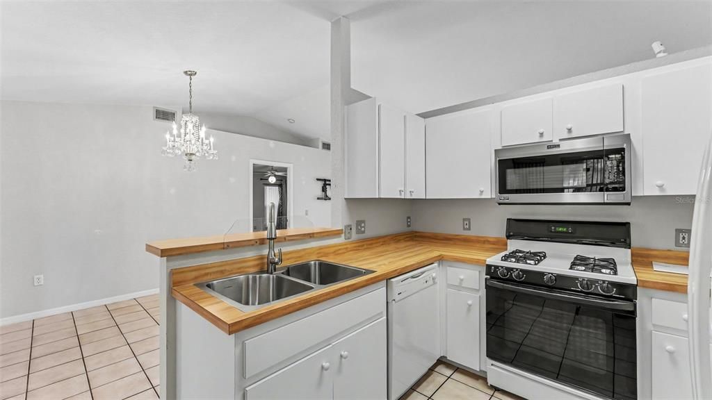 На продажу: $255,000 (3 спален, 2 ванн, 1284 Квадратных фут)