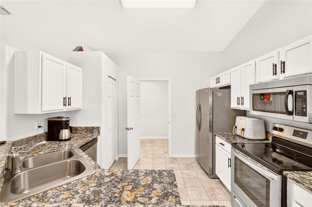 En Venta: $245,000 (3 camas, 2 baños, 1403 Pies cuadrados)