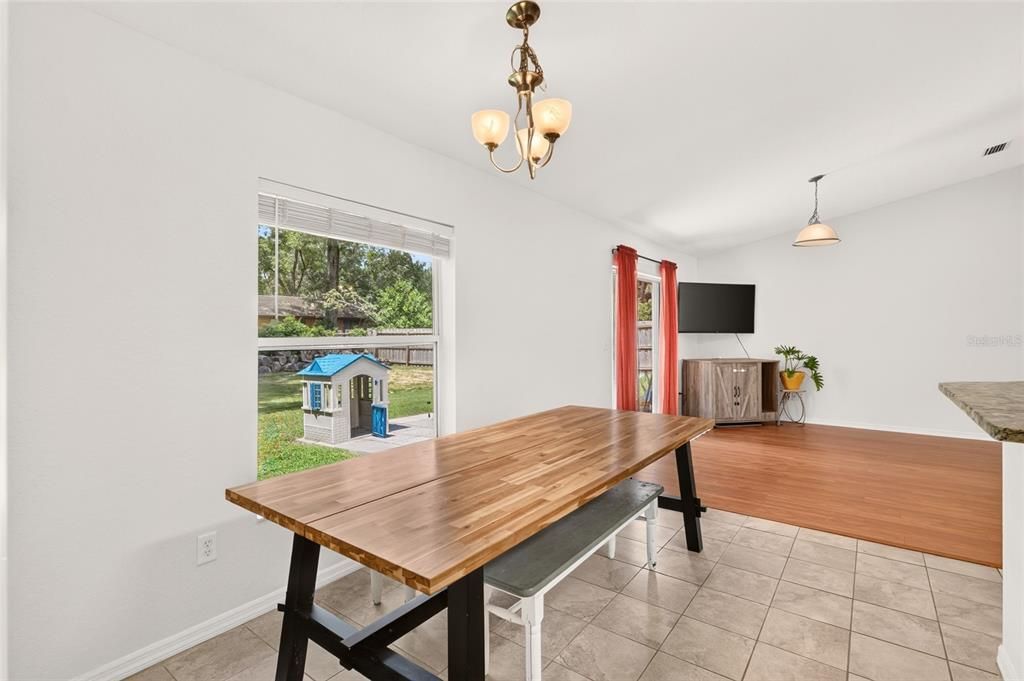 En Venta: $245,000 (3 camas, 2 baños, 1403 Pies cuadrados)