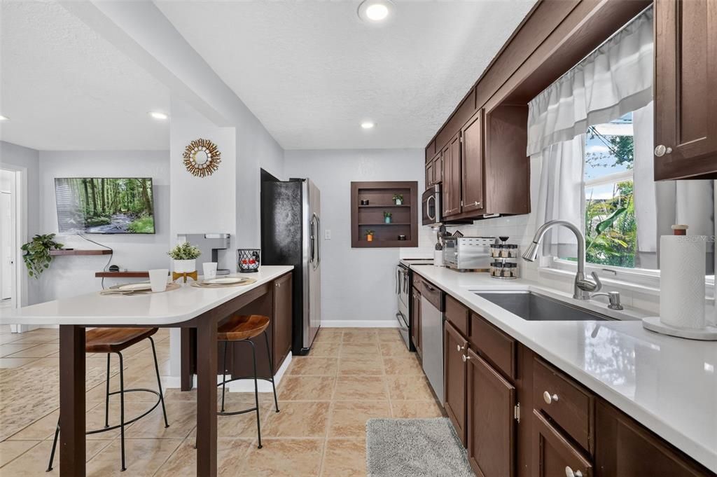 For Sale: $389,900 (2 beds, 1 baths, 783 Square Feet)