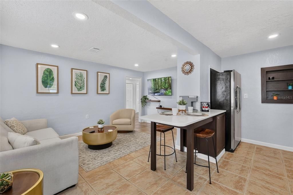 For Sale: $389,900 (2 beds, 1 baths, 783 Square Feet)