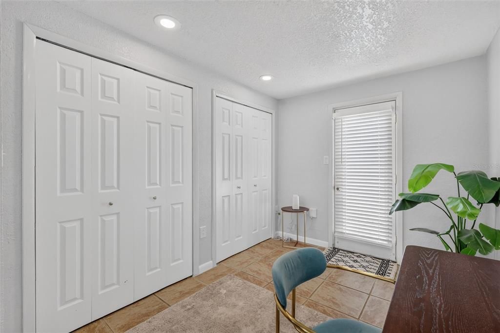 For Sale: $389,900 (2 beds, 1 baths, 783 Square Feet)