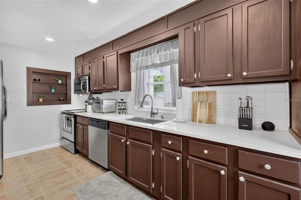 For Sale: $389,900 (2 beds, 1 baths, 783 Square Feet)