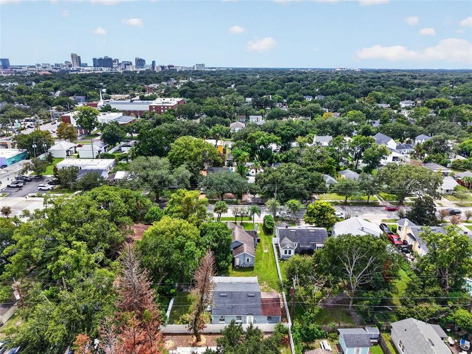 For Sale: $389,900 (2 beds, 1 baths, 783 Square Feet)