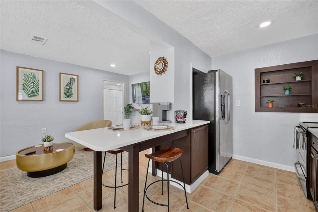 For Sale: $389,900 (2 beds, 1 baths, 783 Square Feet)