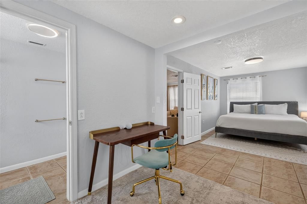 For Sale: $389,900 (2 beds, 1 baths, 783 Square Feet)