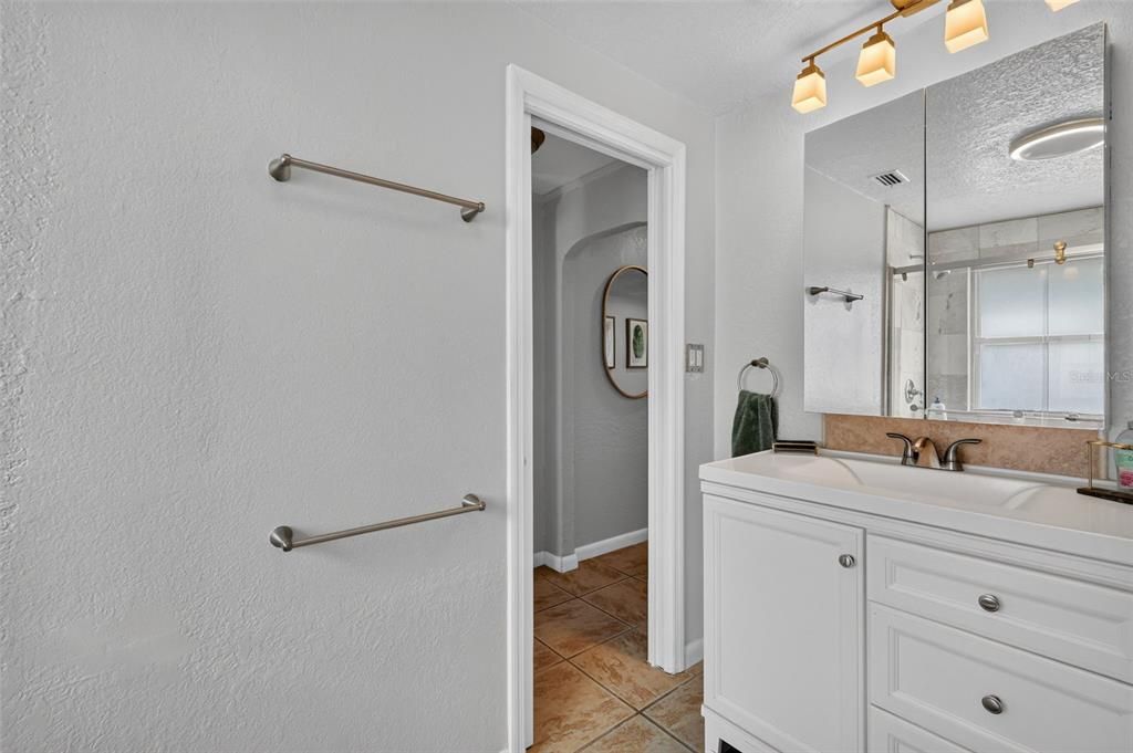 For Sale: $389,900 (2 beds, 1 baths, 783 Square Feet)