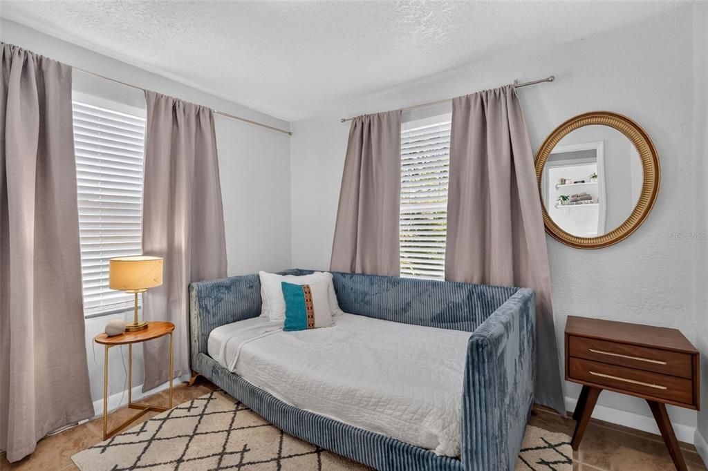 For Sale: $389,900 (2 beds, 1 baths, 783 Square Feet)